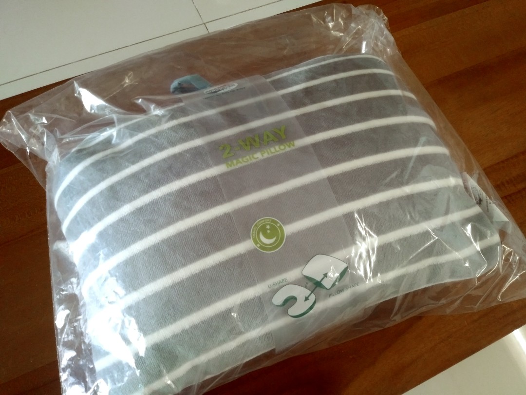 Brand New American Tourister 2 Way Magic Pillow Hobbies Toys