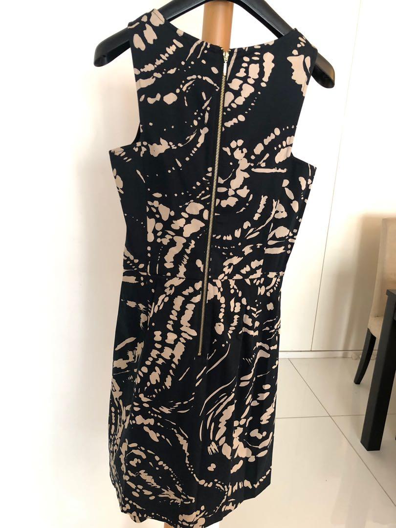Dress （分類：連身裙）位於 Hong Kong。 由 vshum 提交（商品編號 221843607，圖片 3）。簡介： Size 0. Worn twice in great condition 。