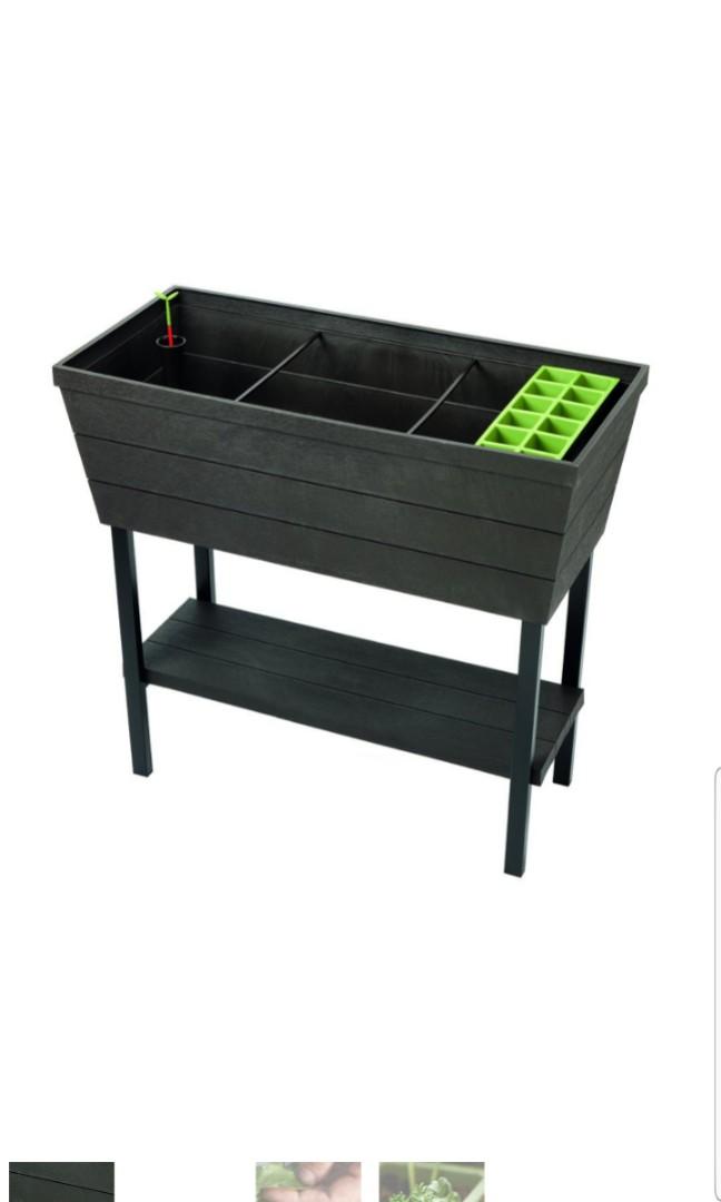 Keter Urban Bloomer 22 4 Gallon Resin Plastic Wood Look Elevated Raised Patio Garden Balcony Flower Planter Bed Graphite Gardening Pots Planters On Carousell