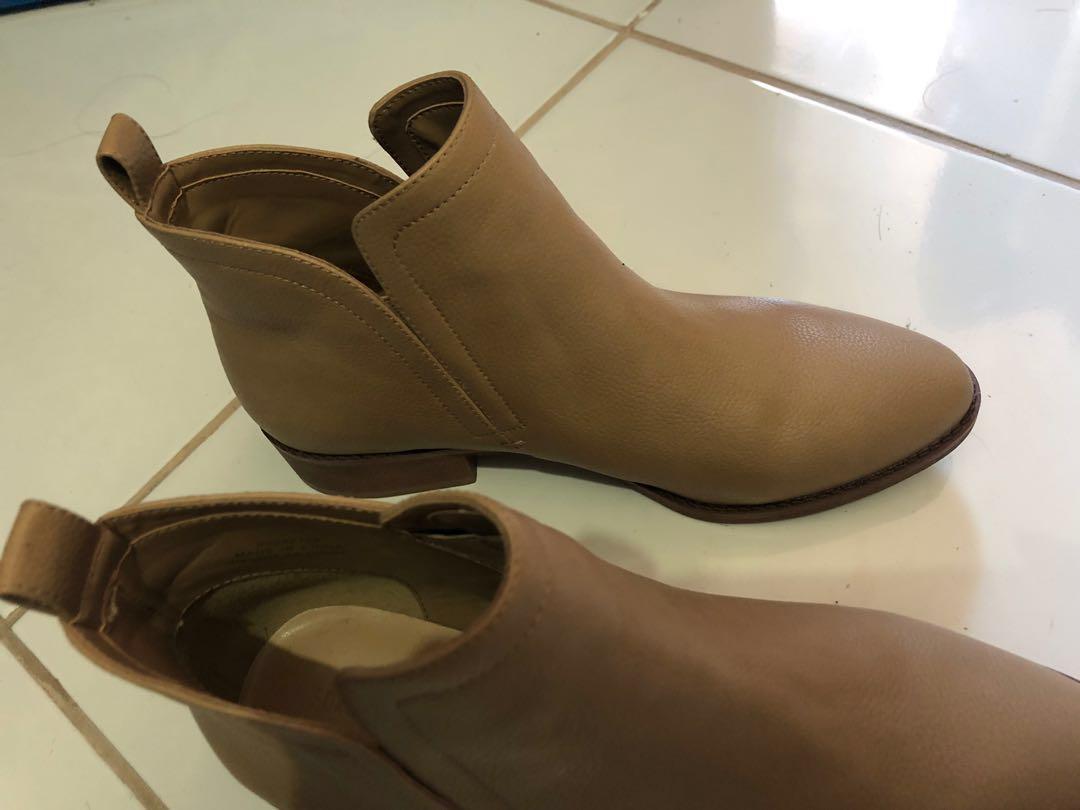 nude flat boots