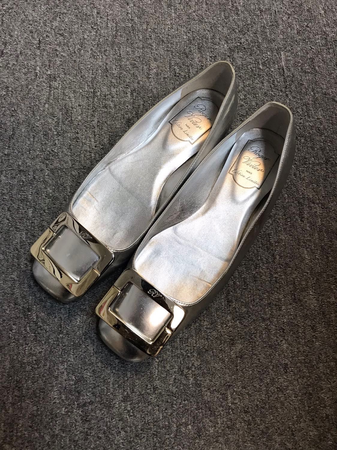 Roger Vivier U Lock Silver Flats Carousell