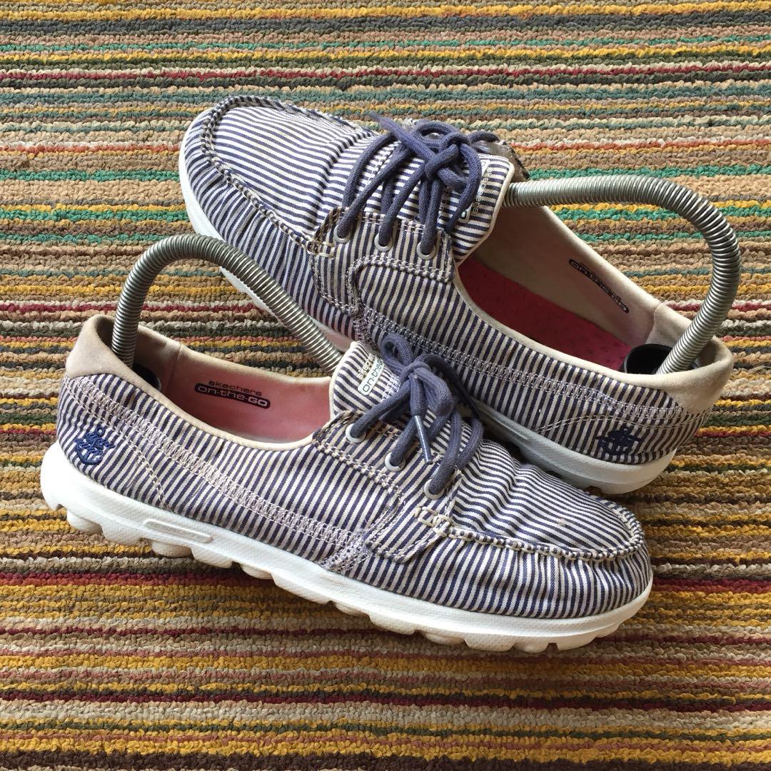 Skechers on the on sale go navy stripe