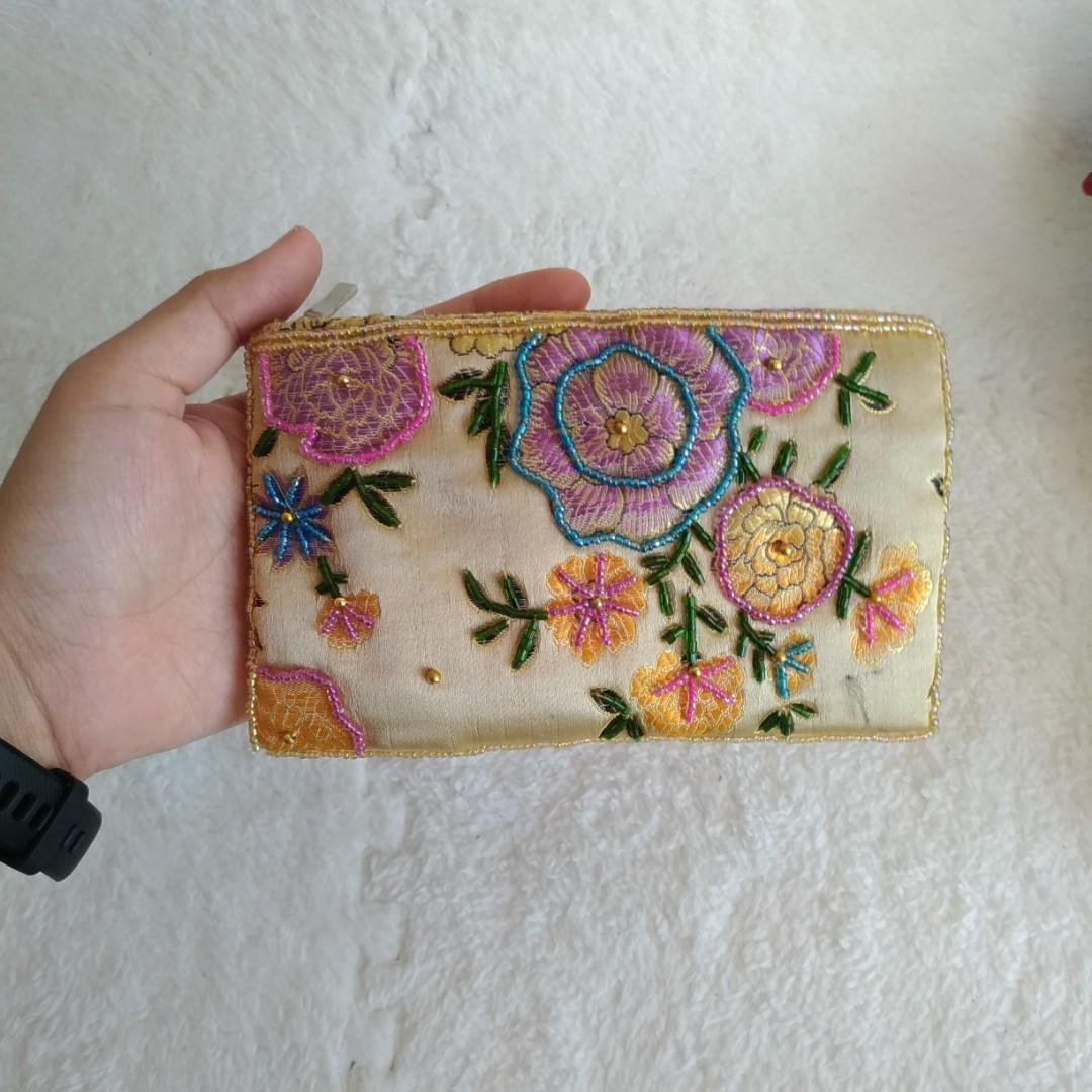 Yellow Gold Embroidered Beaded Small Pouch Wallet (Category: Wallets & Card holders) located in Marikina City. Submitted by trinkets.n.treasures (Listing ID 221797674, Image 3). Description: ✔️ Dimensions: - Height: 9.75 cm - Length: 16 cm - Width: 1.5 cm ✔️ Zipper closure ✔️ Color: Yellow Gold ✔️ Design: Embroidered florals ✔️ has some slight padding, you can use to put makeups in ✔️ Material: Silky fabric PM me if you're interested. 😊💕 #embro