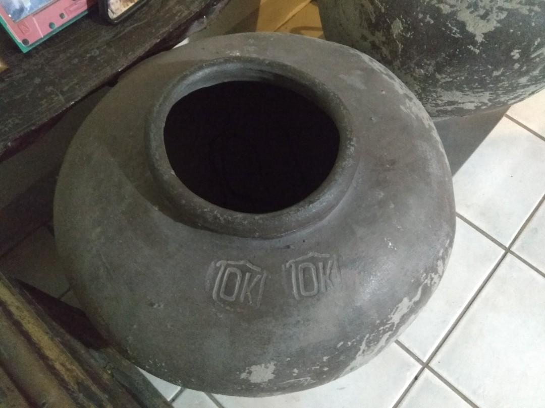 Antique jar pair 120 yrs old 30 kilo each (Category: Vases & Decorative Bowls) located in Manila. Submitted by ltdshop808 (Listing ID 221982174, Image 2). Description: Antique jar 120 yrs old pair only Galing iloilo Height 22 inch Lapad paikot nya 67 inch Good condition 30 kilo each Wlang basag Mabigat and solid Price p14999 pair Wyswyg Pick up only in novaliches qc Or delivery via Lalamove .