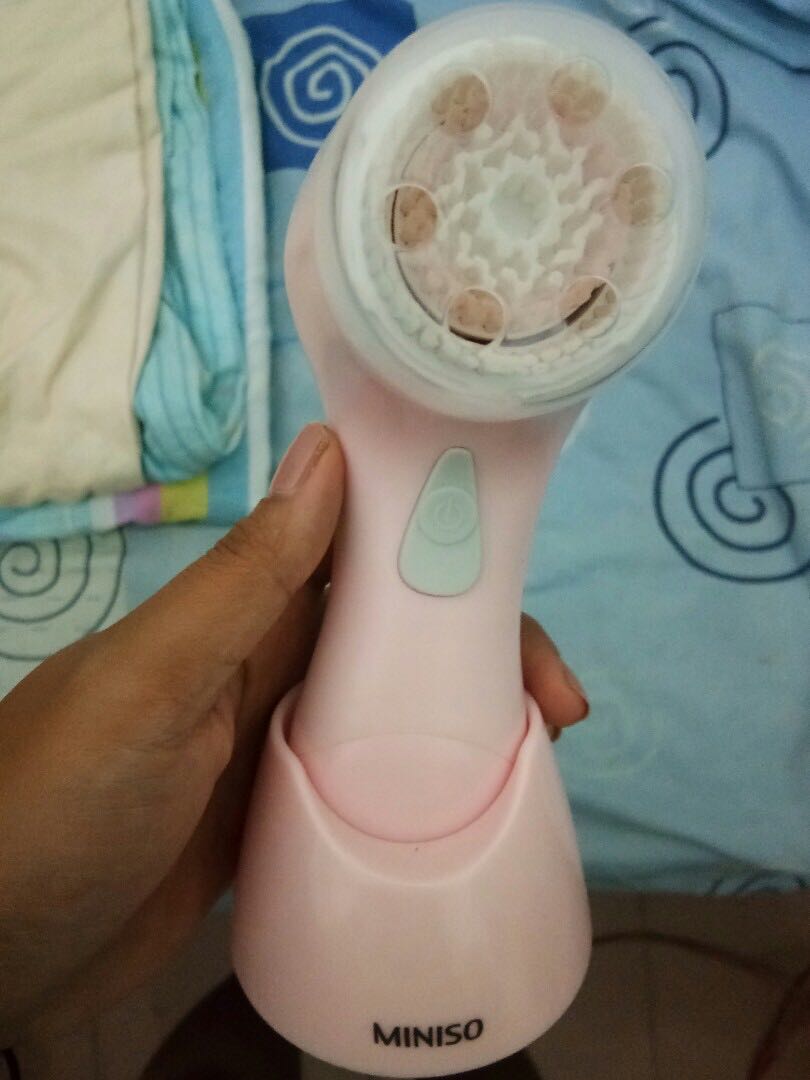 Face brush miniso, Kesehatan & Kecantikan, Kulit, Sabun & Tubuh di Carousell