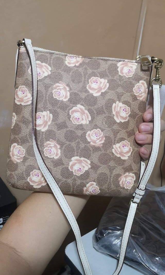 KITT MESSENGER CROSSBODY IN SIGNATURE ROSE PRINT