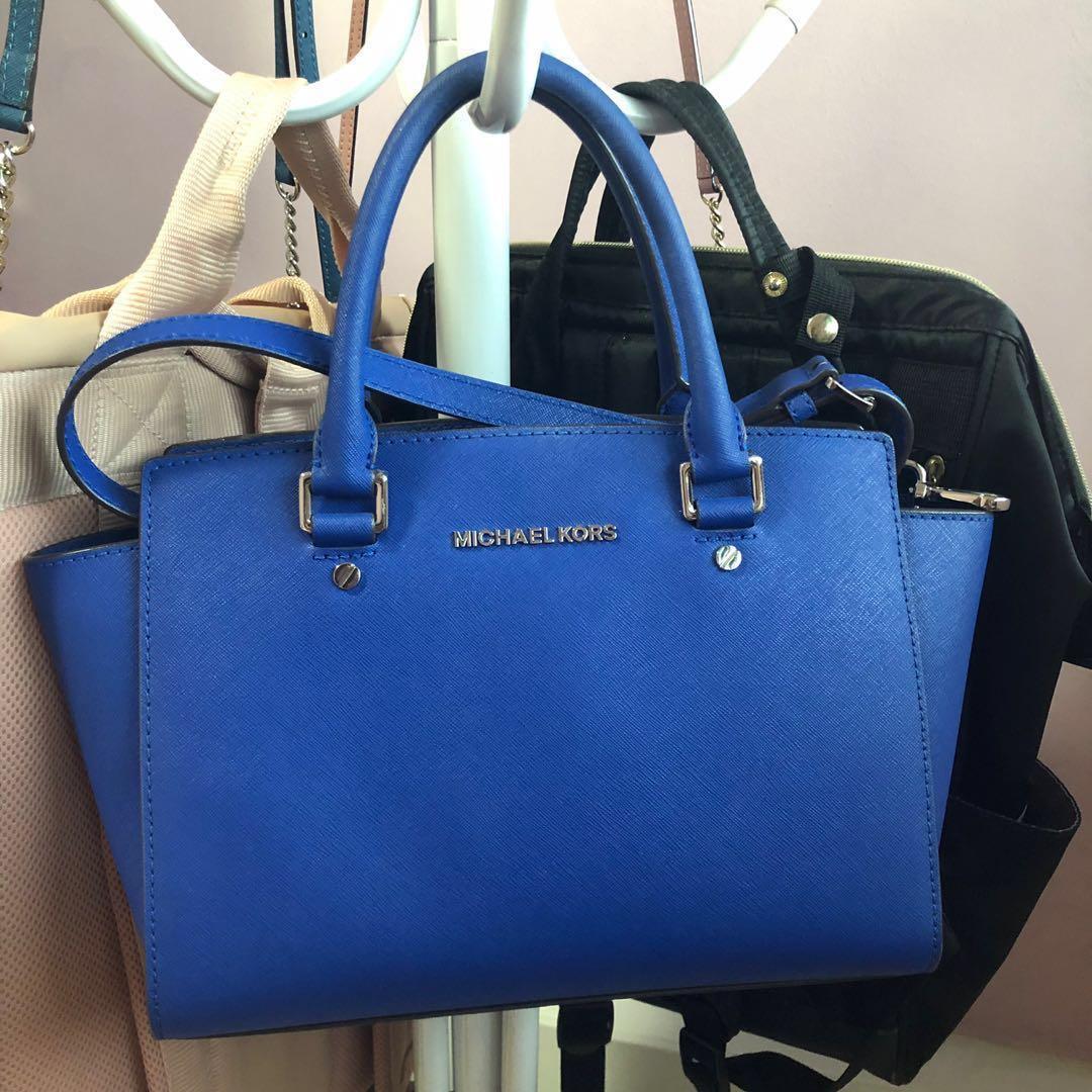 Michael Kors Selma (Seasonal Blue), Women's Fashion, Bags & Wallets,  Cross-body Bags on Carousell