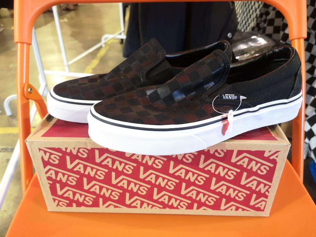 vans queensbay mall