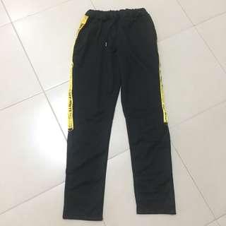 Celana off white