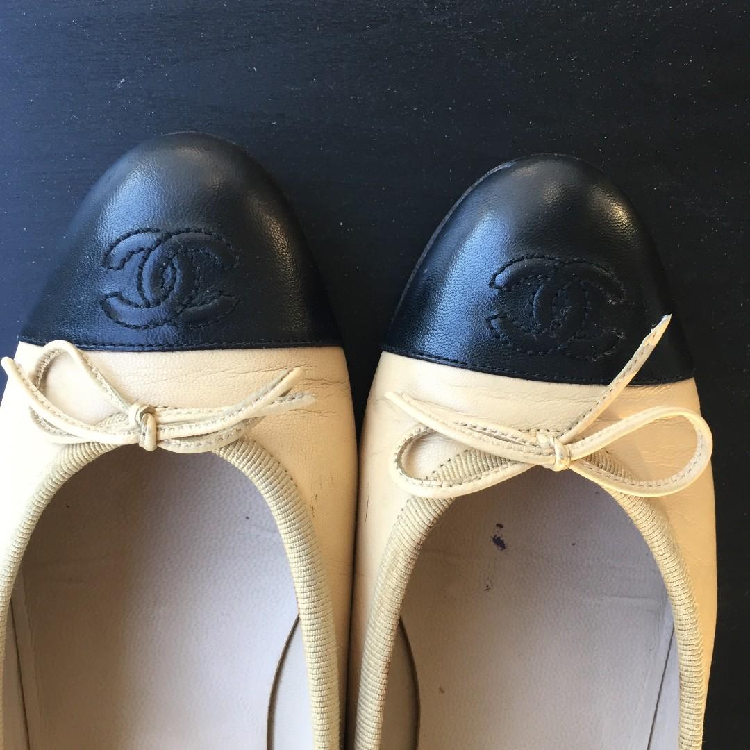 Chanel White Flats, Women's Fashion, Footwear, Flats & Sandals on Carousell