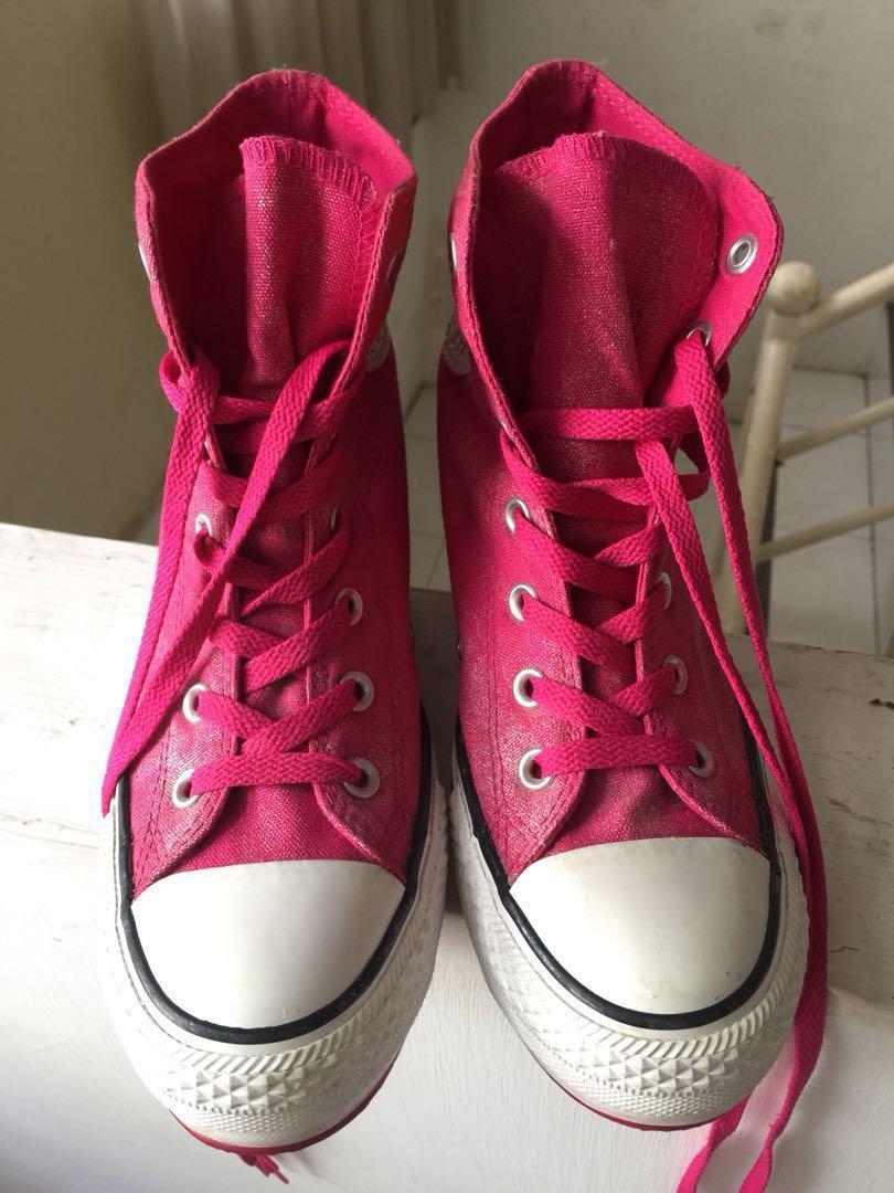 Pink converse wedges top