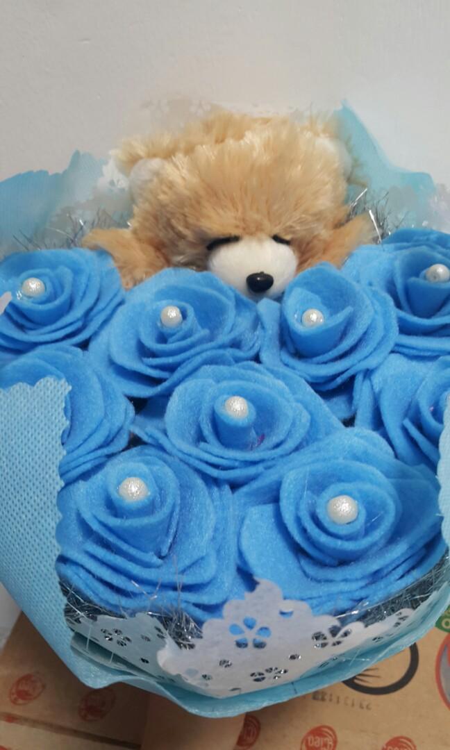 Buket Bunga Flanel Boneka Biru Desain Kerajinan Tangan Lainnya Di Carousell