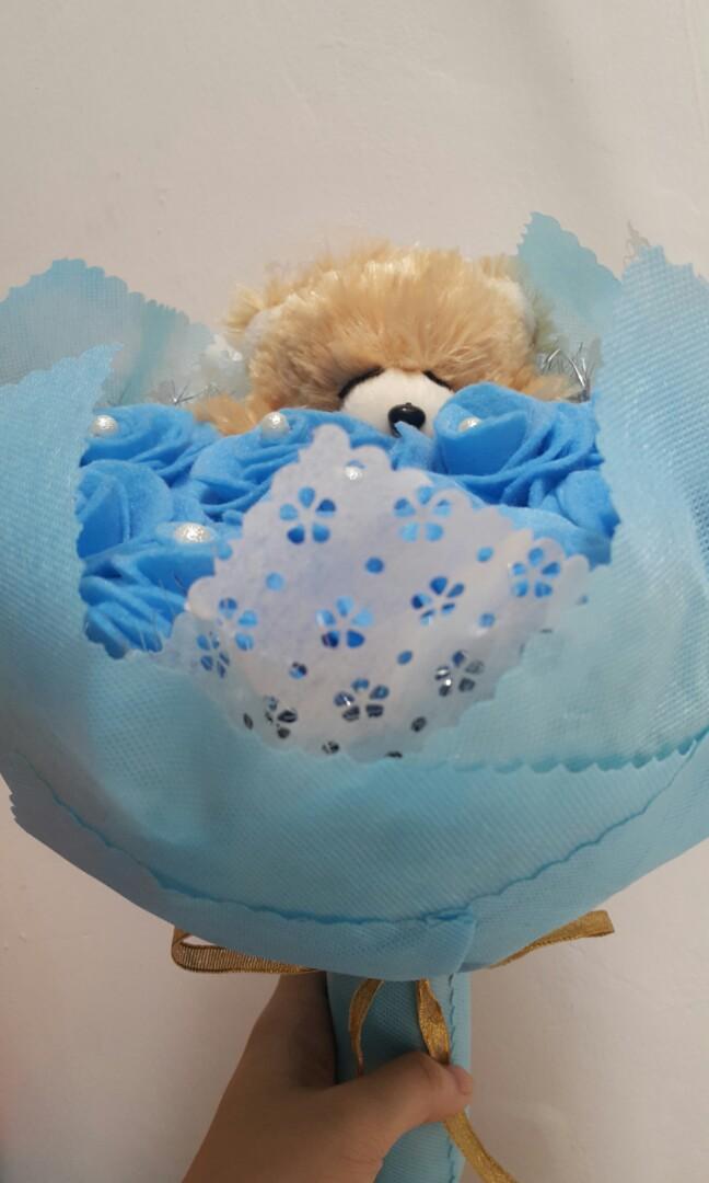 Buket Bunga Flanel Boneka Biru Desain Kerajinan Tangan Lainnya Di Carousell