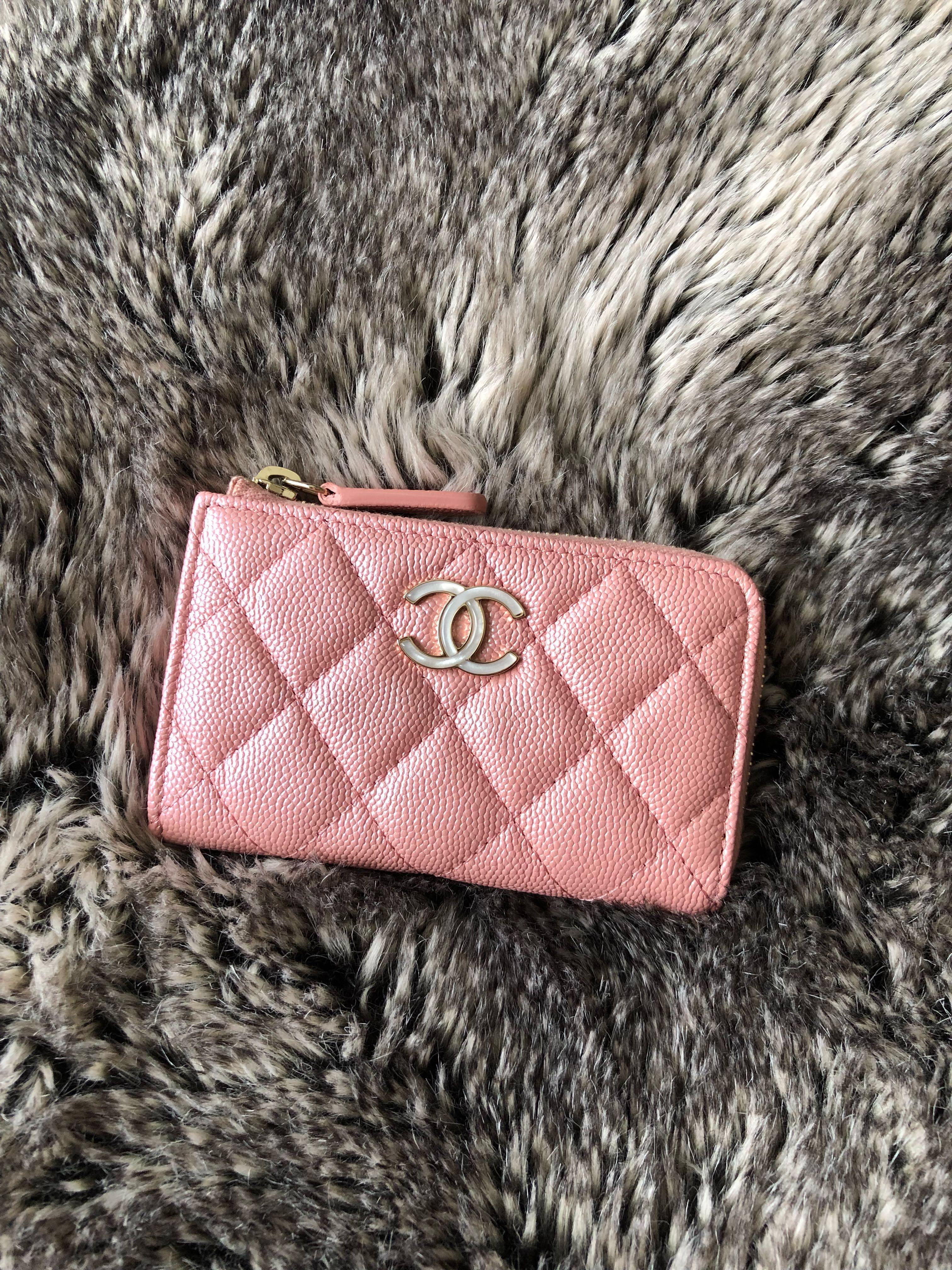 CHANEL Iridescent Calfskin Quilted Chanel 19 Card Holder Pink 702945