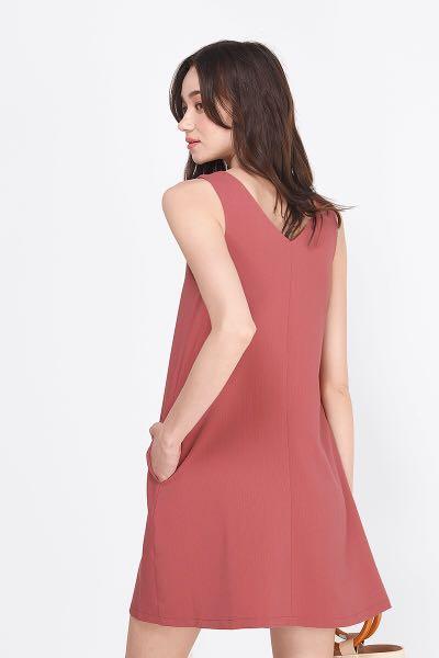 Fayth (Category: Sleeveless) located in Singapore. Submitted by heyla123 (Listing ID 222015190, Image 5). Description: Fayth dara shift dress. Bought at 35.90 Brand new with tag Bought the wrong size. Free normal mail .