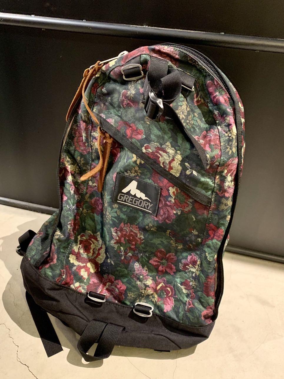 Gregory 16l Fine Day花園油彩後背包 名牌精品 精品包包在旋轉拍賣 Gregory 16l Fine Day花園油彩後背包 名牌精品 精品包包在旋轉拍賣