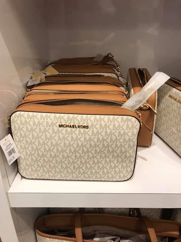 Authentic Michael Kors crossbody bag, Women's Fashion, Bags & Wallets,  Cross-body Bags on Carousell
