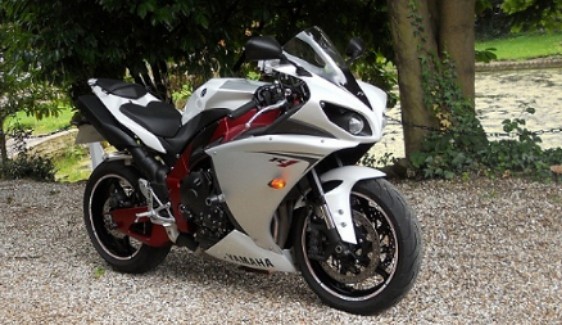 R1 2009 outlet crossplane