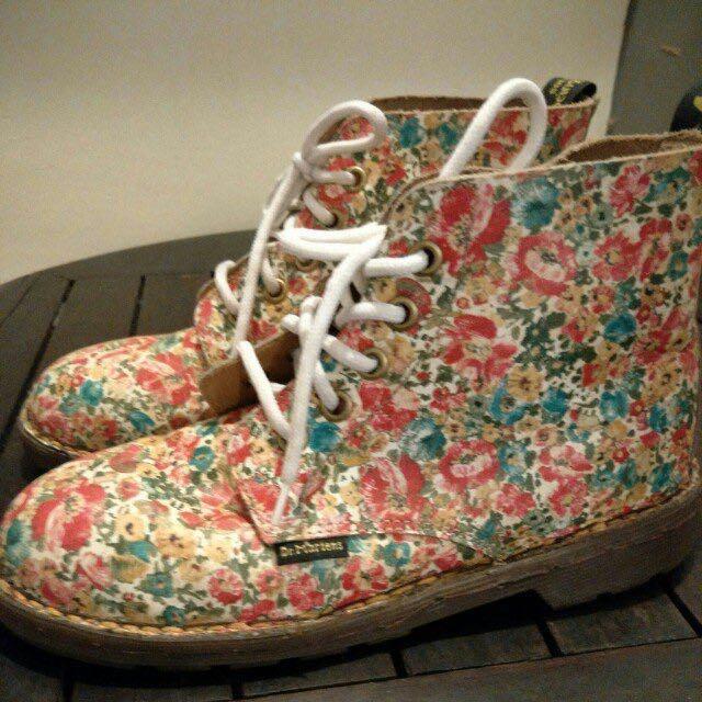 girls dr martens size 1