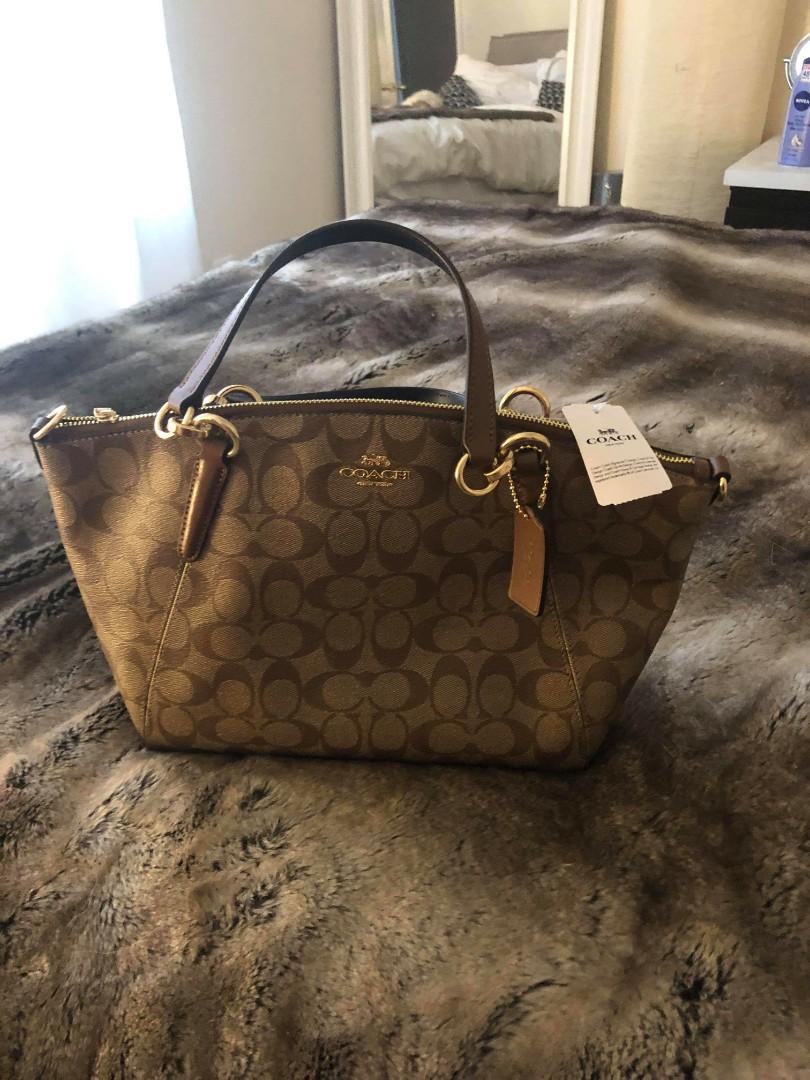 Coach signature hotsell kelsey satchel