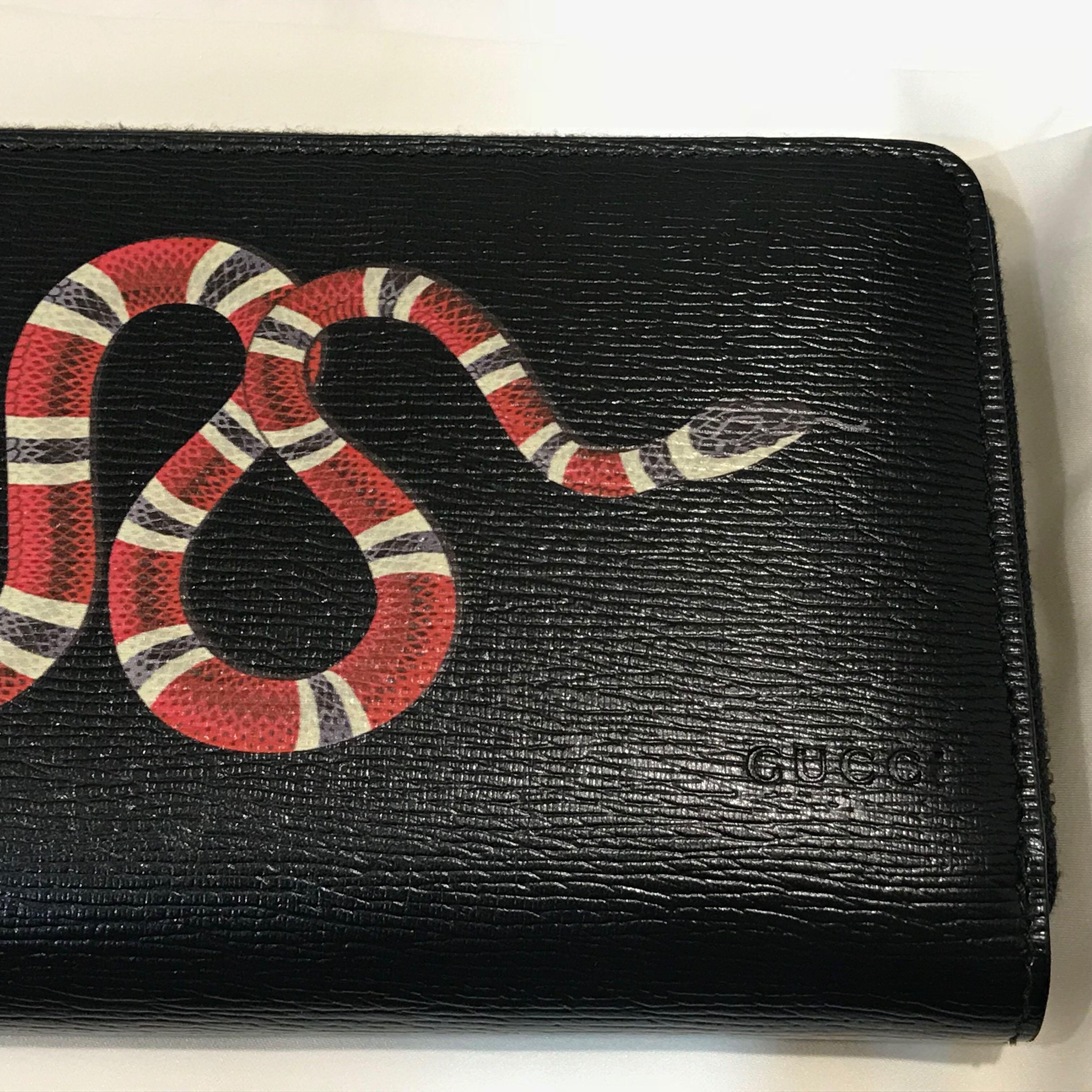 gucci kingsnake zip around wallet