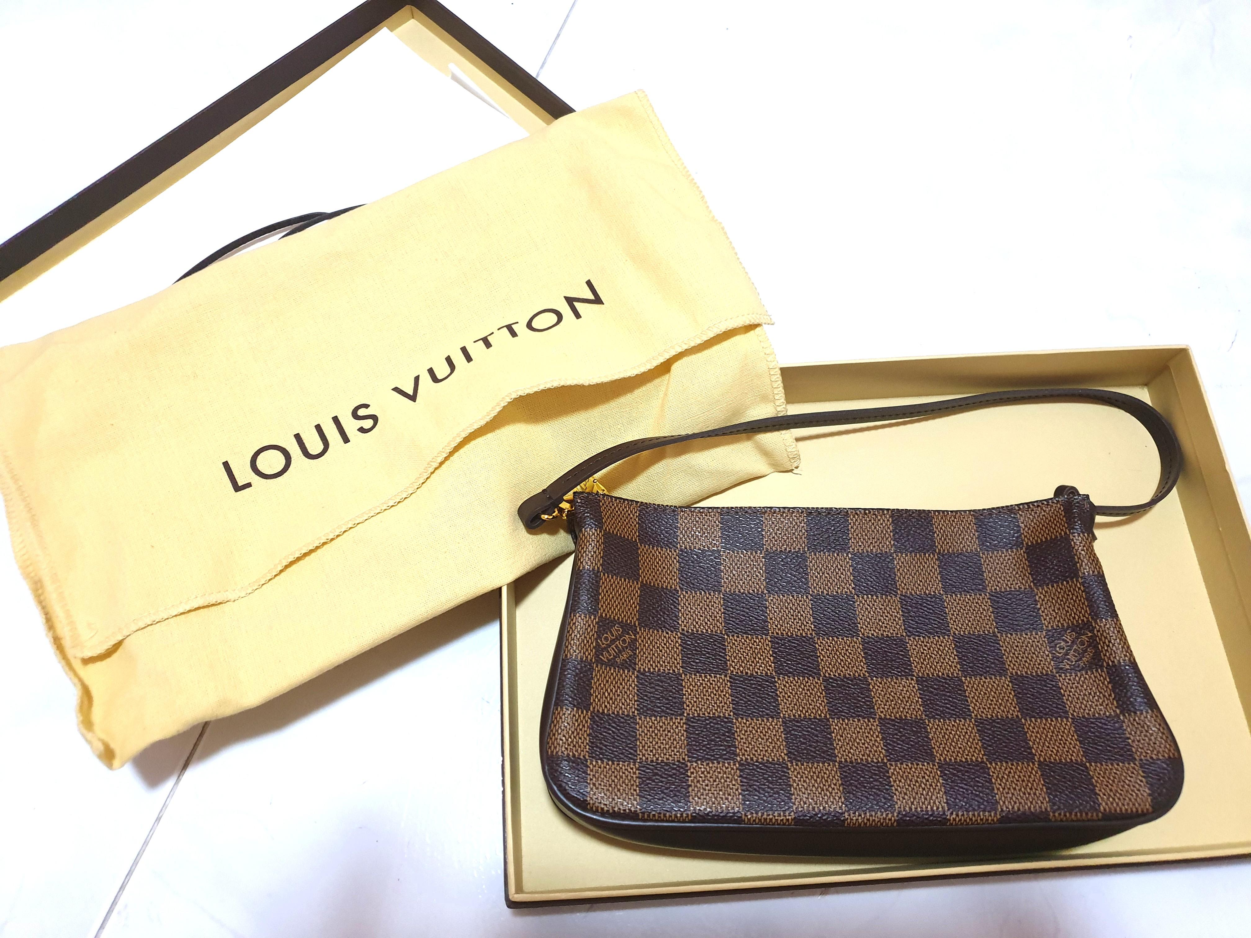 Louis Vuitton Navona Pochette Accessoires Damier - ShopStyle Clutches