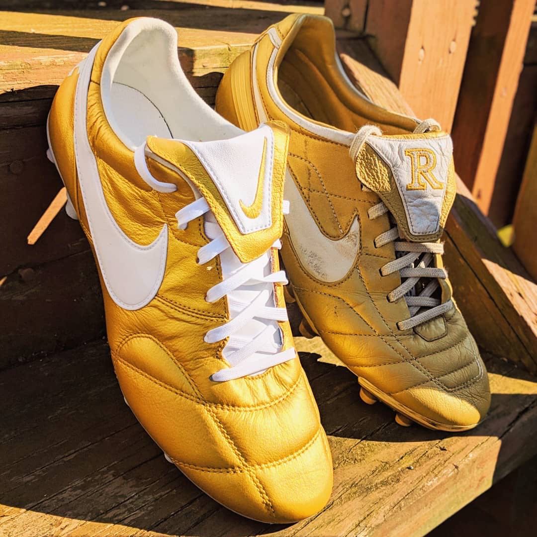 NIKE PREMIER II VIVID GOLD WHITE Men s Fashion Activewear