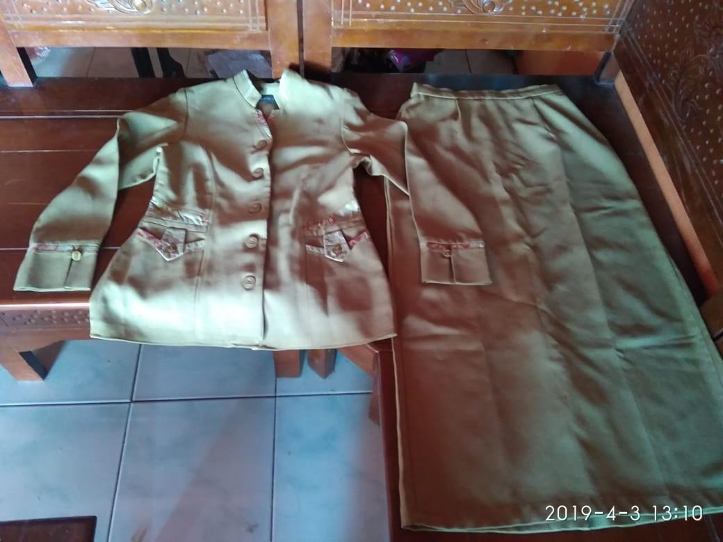 Set Rok Seragam Khaki Pns Guru Diknas Pemda Fesyen Wanita Pakaian Wanita Lainnya Di Carousell