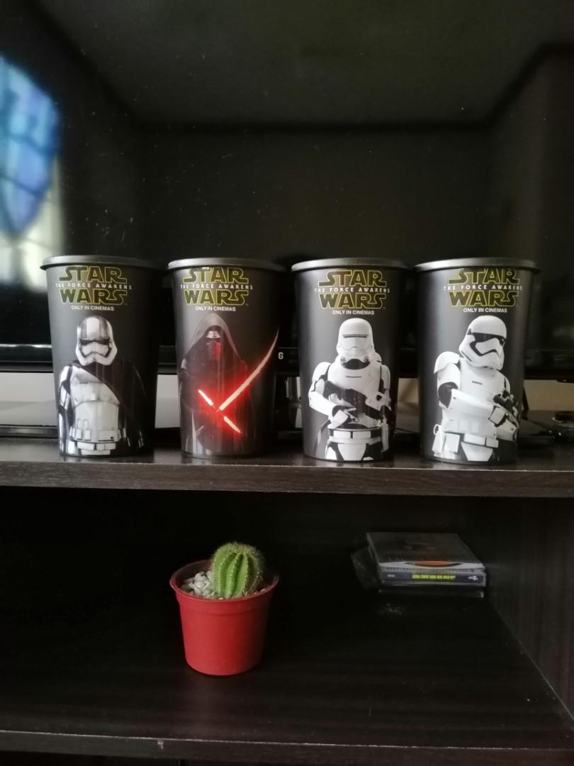 https://media.karousell.com/media/photos/products/2019/04/04/7elevens_star_wars_the_force_awakens_cupstumblers_with_lightsaber_straws_1554315701_d3e9d127_progressive.jpg