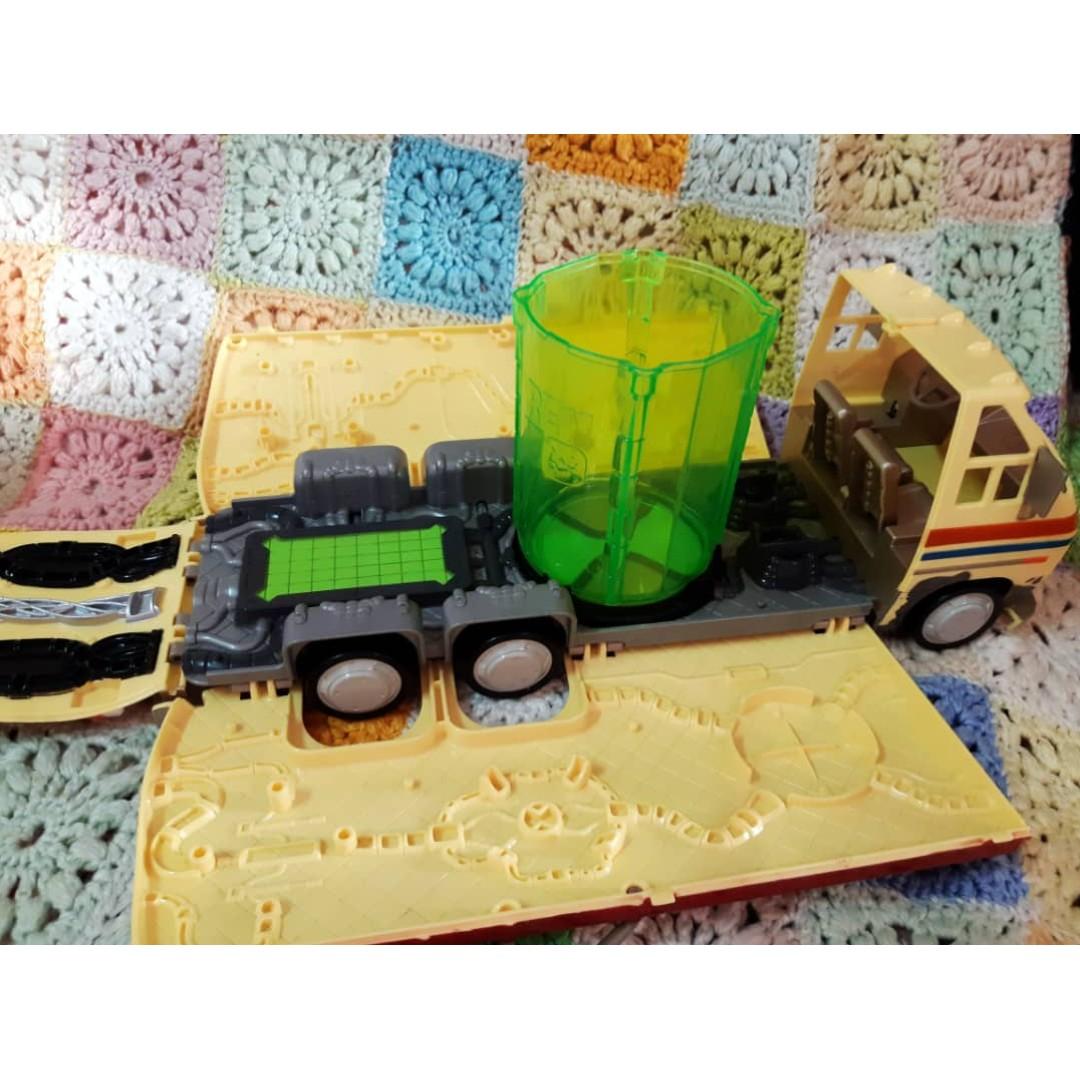 Ben 10 Alien Lab Van, Hobbies & Toys, Collectibles & Memorabilia