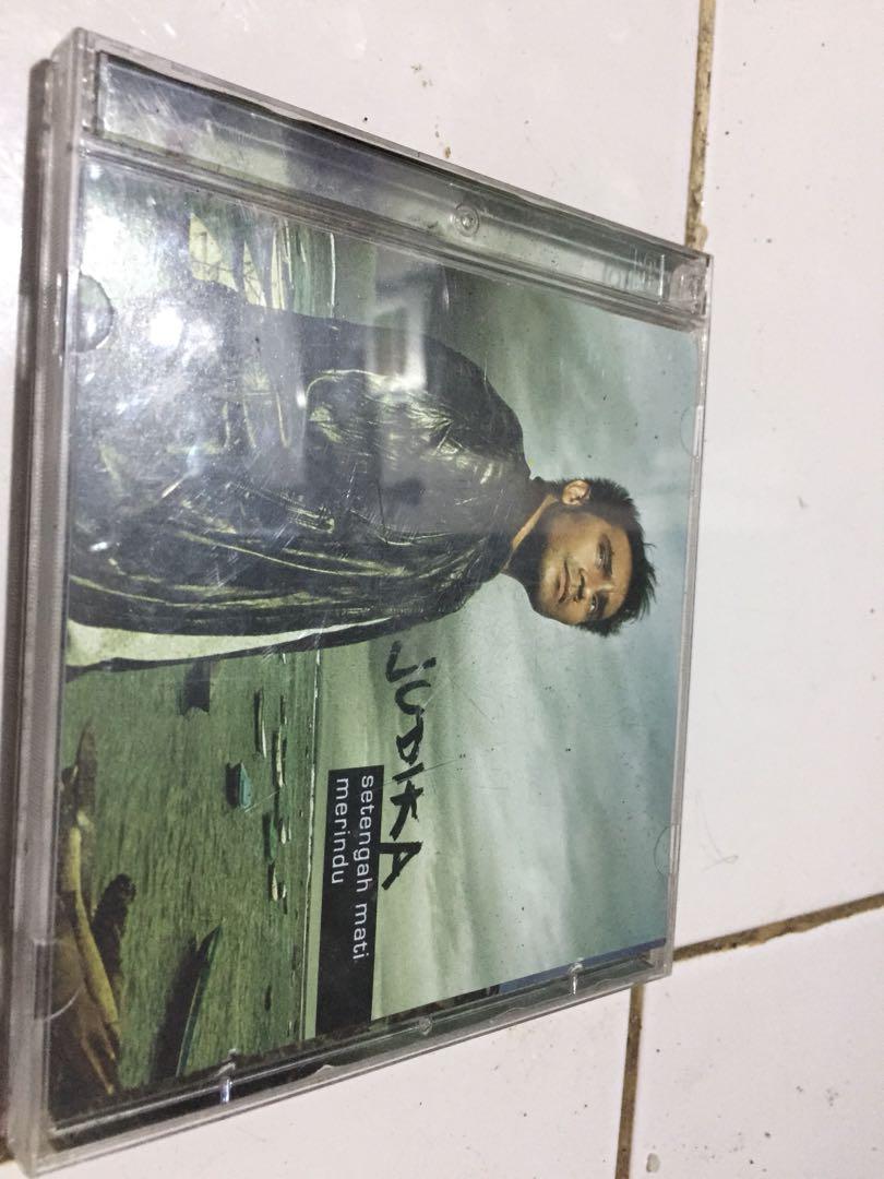 Cd Judika Setengah Mati Merindu Musik Media Cd Dvd Lainnya Di Carousell F#m setengah mati merindu b e tiada henti merindukanmu. cd judika setengah mati merindu