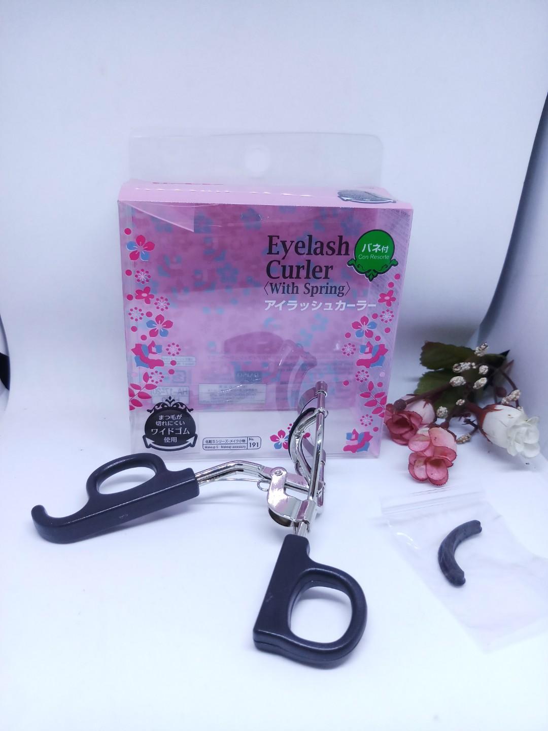Eyelashes Curler (Category: Makeup) located in Makati City. Submitted by khrizaccessories (Listing ID 222656328, Image 3). Description: Japan quality daiso.