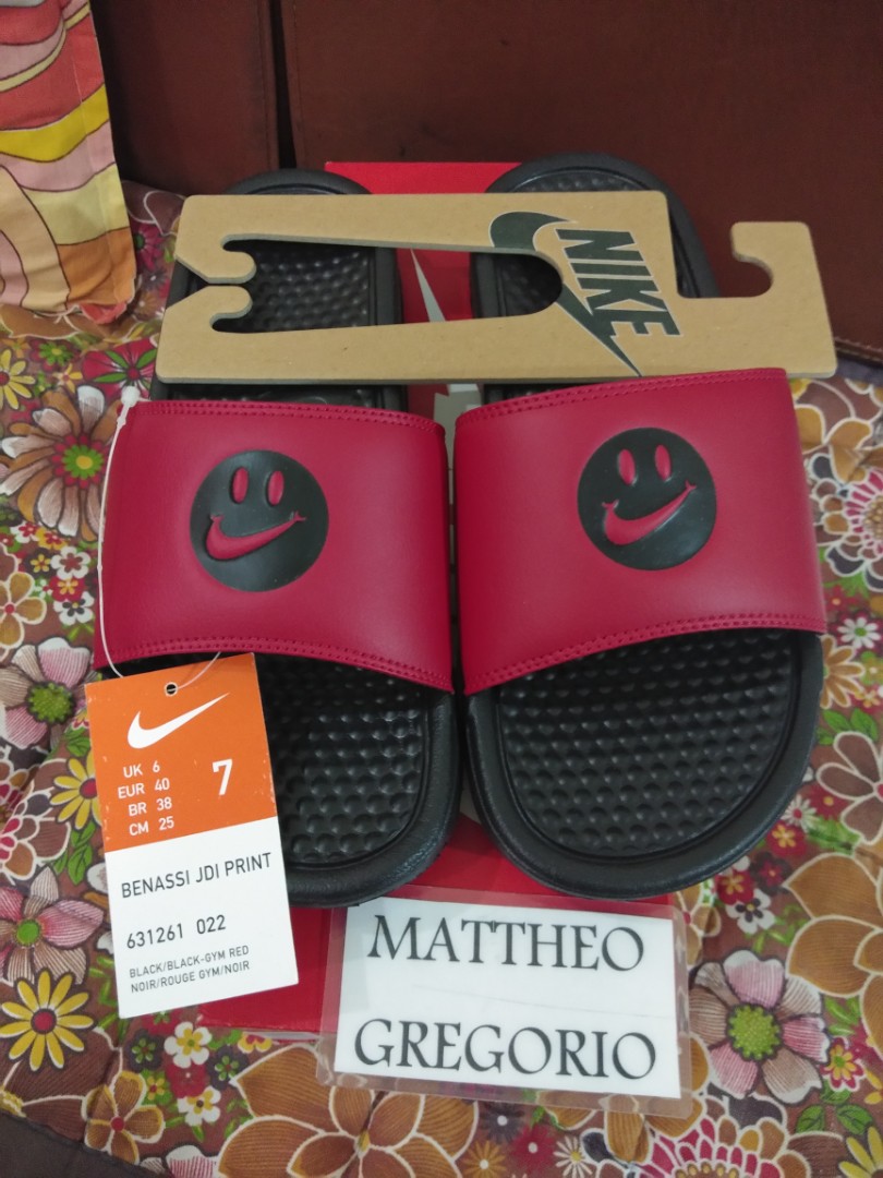 have a nike day benassi