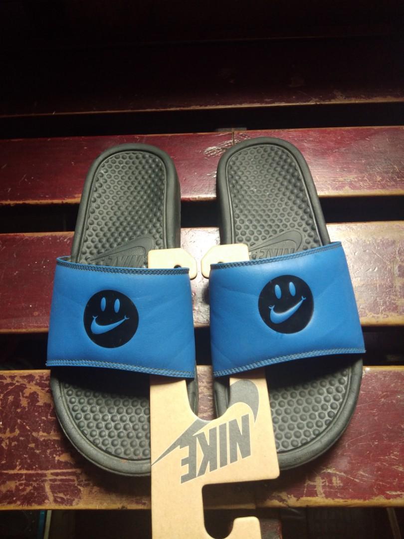 nike benassi smiley