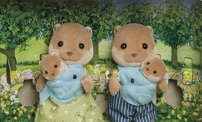sylvanian families splashy otter family