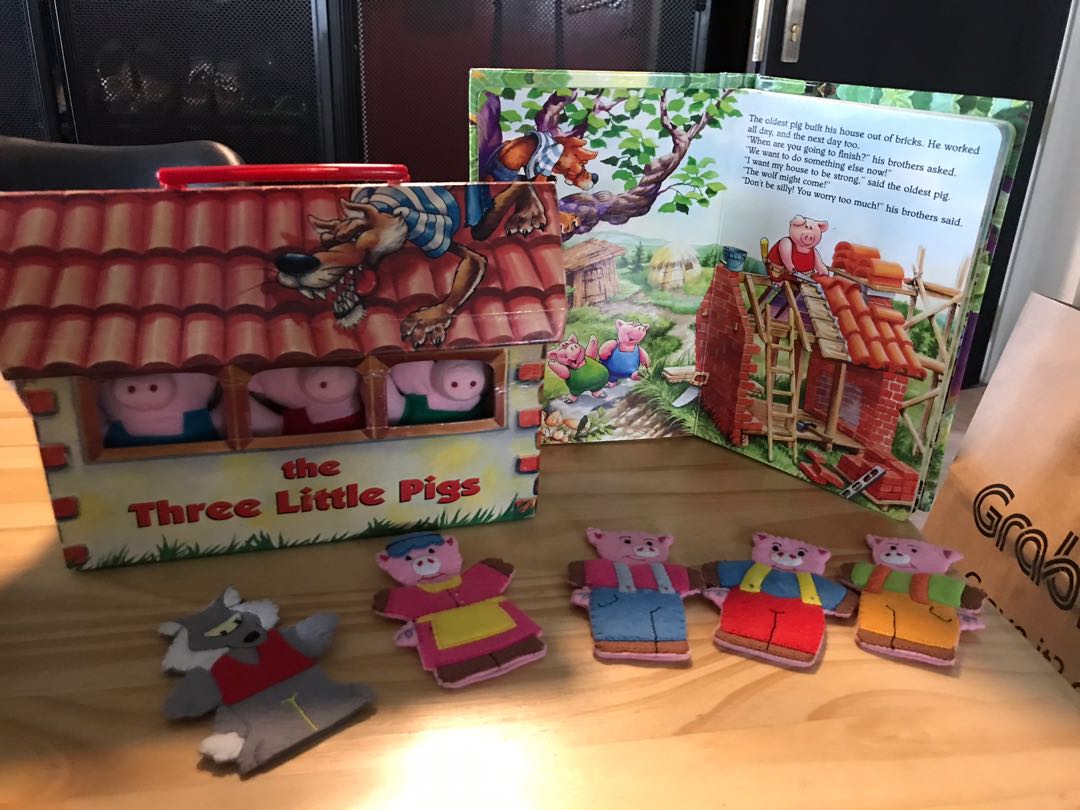 the three little pigs toys