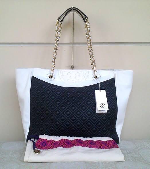 Tory Burch Fleming Quilted Colorblock Black / White Tote, Luxury, Bags &  Wallets on Carousell