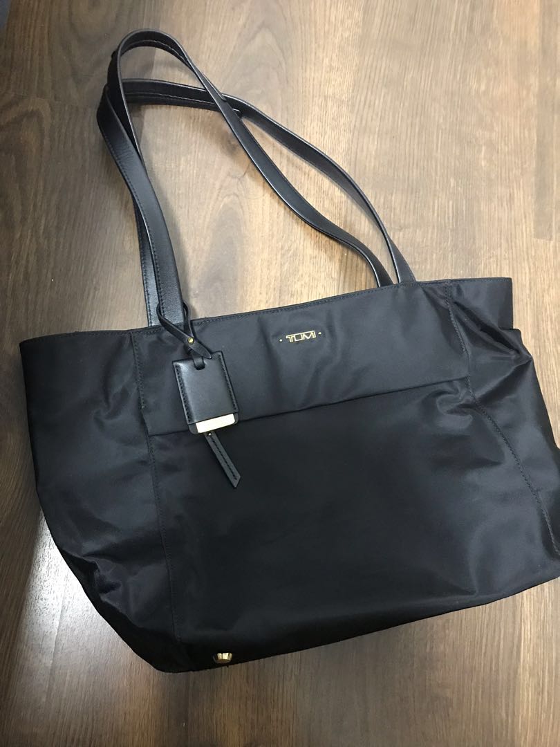 Tumi Voyageur Small Q Tote Black