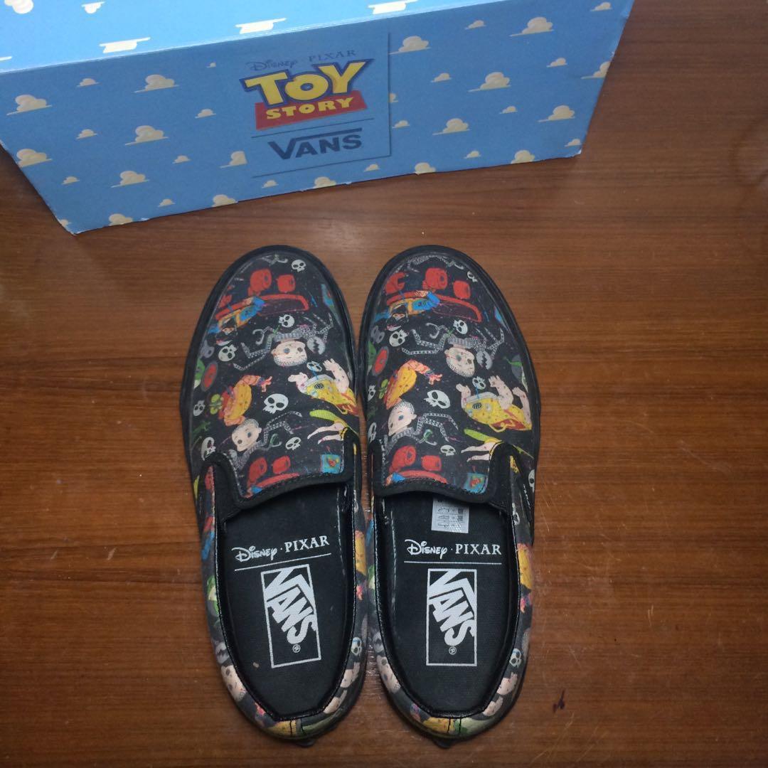 Vans slip on toy story ORIGINAL Fesyen Pria Sepatu Sneakers di