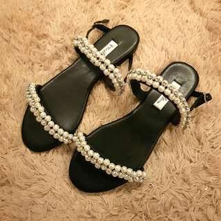 Pearl sandal