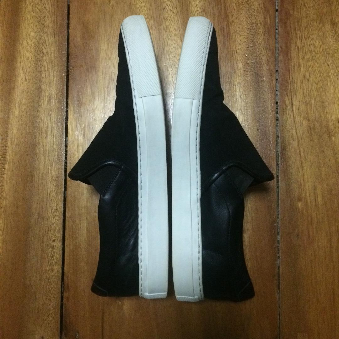 COMMON PROJECTS Leather/Canvas Slip-on (Category: Sneakers) located in Cebu City. Submitted by denimholic (Listing ID 222824407, Image 3). Description: Authentic Common Project slip-on Size: 8.5 US / EU 42 Material: Leather w/ canvas Made in Italy Condition: 8.5/10 minimal heel drag Message for more pics & details. Thanks.