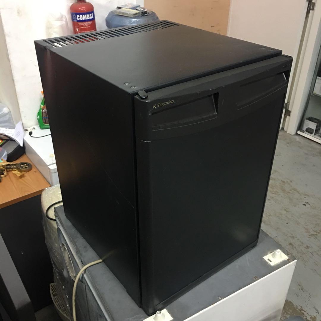 Dometic mini bar fridge, Home Appliances, Kitchenware on Carousell