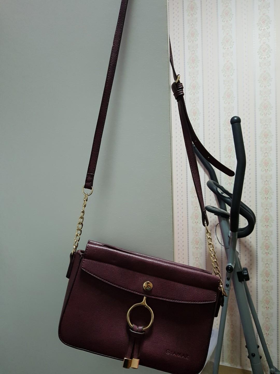 Giamax sling bag in maroon like color