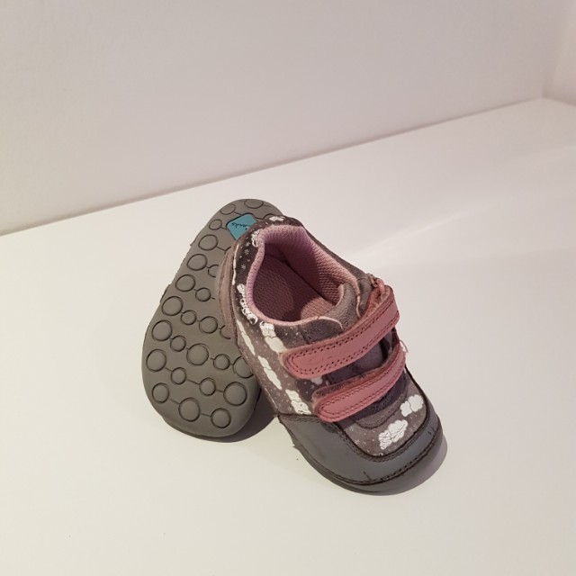 Girl's Clarks shoes trainers size:Uk 5G 