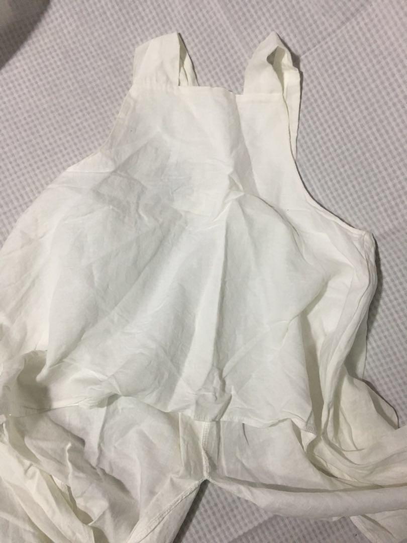 Linen apron top (Category: Blouses) located in Manila. Submitted by arquila (Listing ID 222837244, Image 2). Description: White linen apron top Long trail at the back Can fit XS-M MOP: BDO/BPI or remmittance Meetup/Grab/Lalamove/LBC Shipping Fee c/o the buyer.