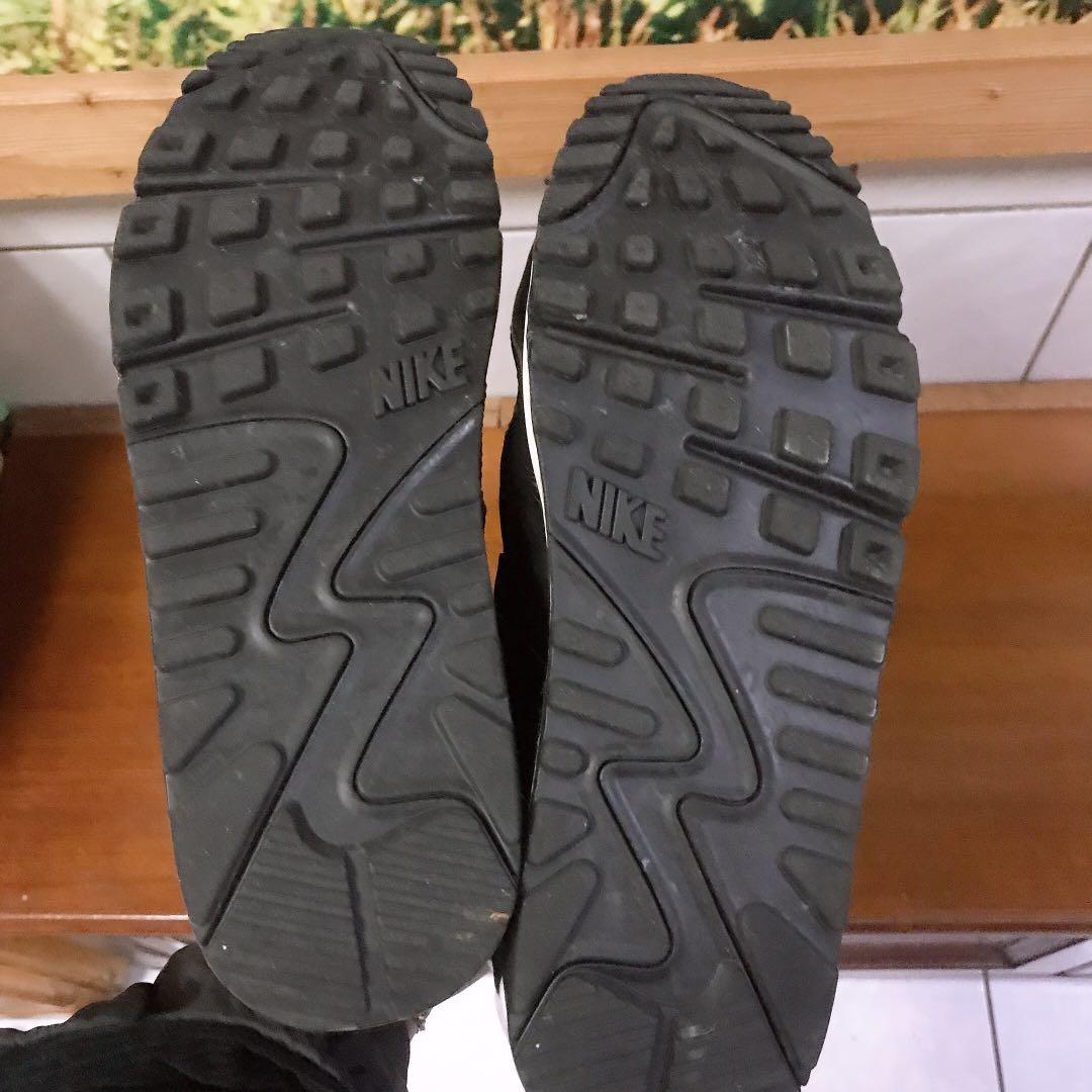 Nike air max黑白陰陽鞋, 她的時尚, 鞋, 運動鞋在旋轉拍賣