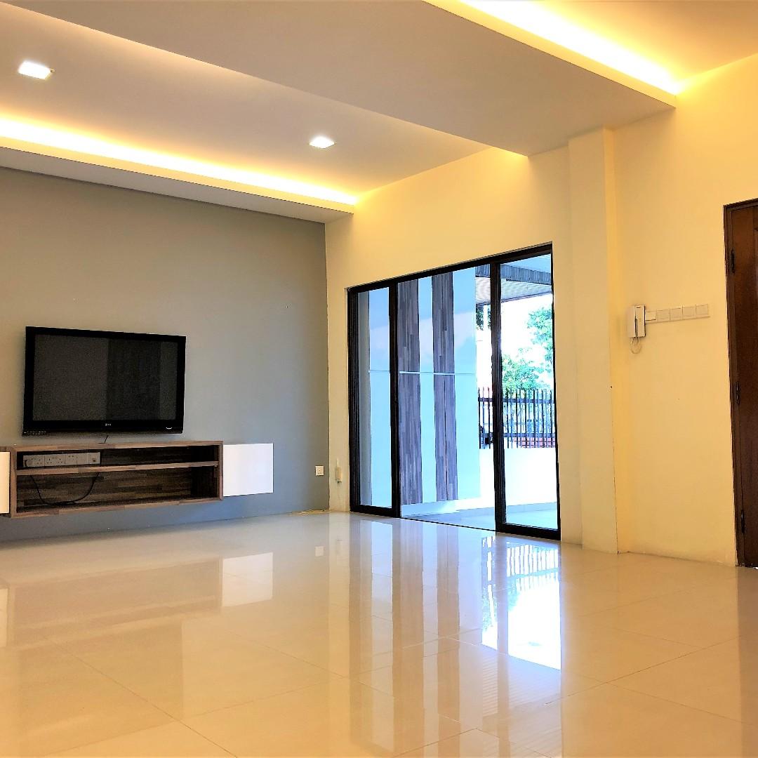 Renovated Inter Terrace House Within Walking Distance To Kovan Mrt