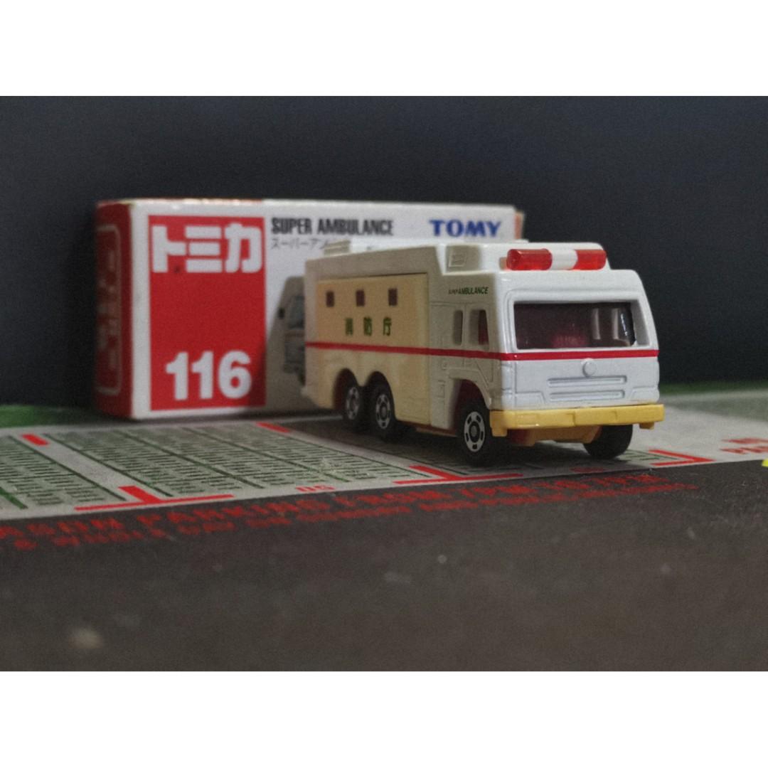 tomica super ambulance