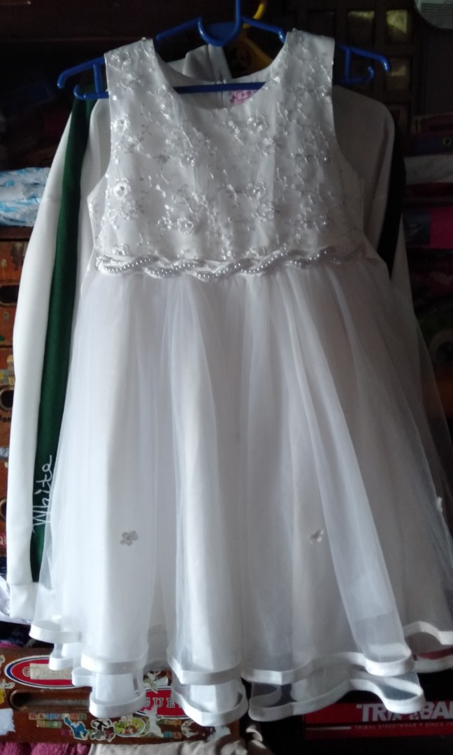 White Dress/Graduation Gown For Kids/5-6 Years Old, Babies & Kids, Babies &  Kids Fashion On Carousell