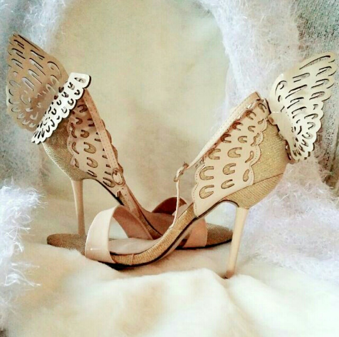 Butterfly Gold Heels, Fesyen Wanita 